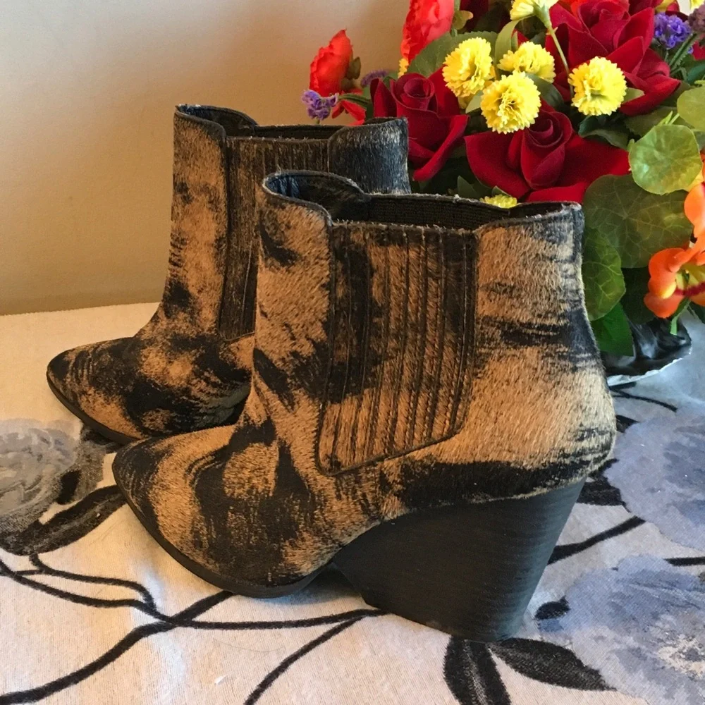 Adam Tucker Black and Yellow Distressed Pointed Chelsea Booties